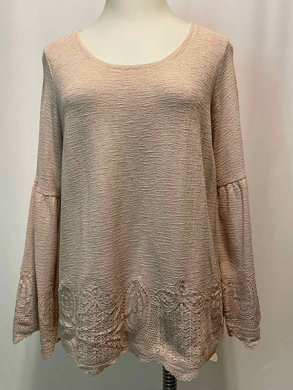 Size 1X Motto Rose Casual Top - Style Plus Consignment Boutique